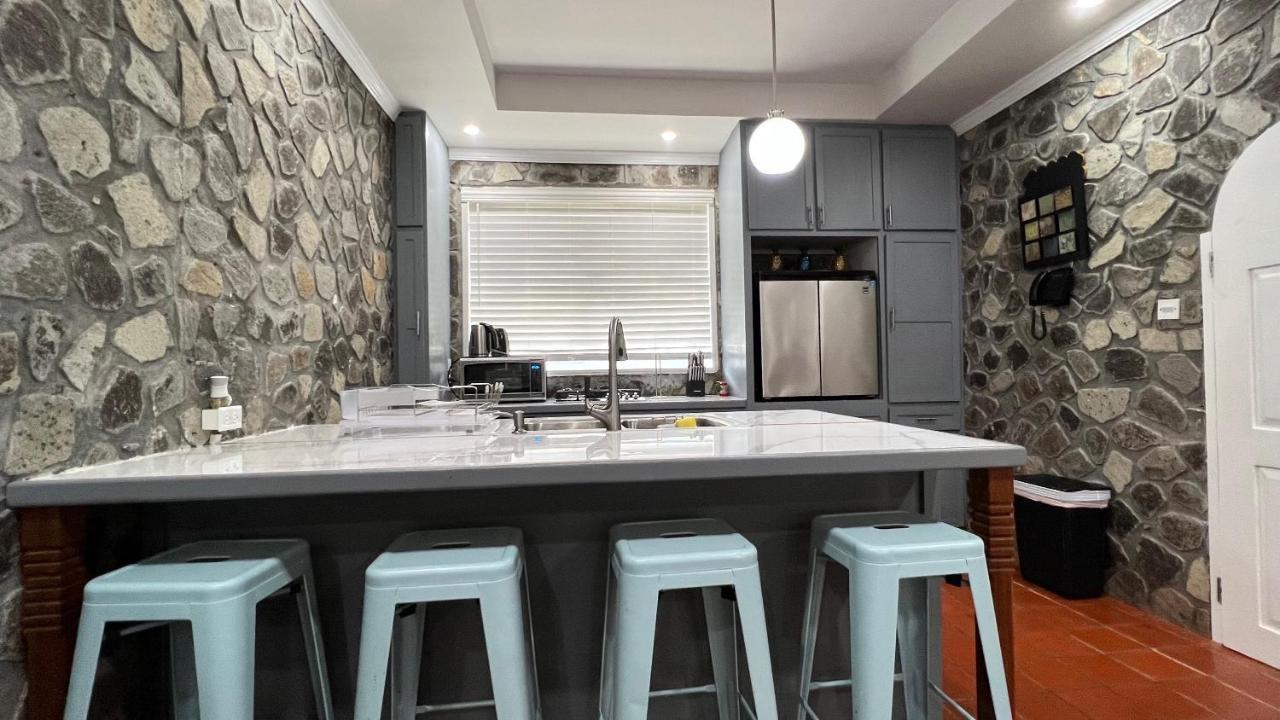 Stonetrail Villas Arnos Vale Extérieur photo