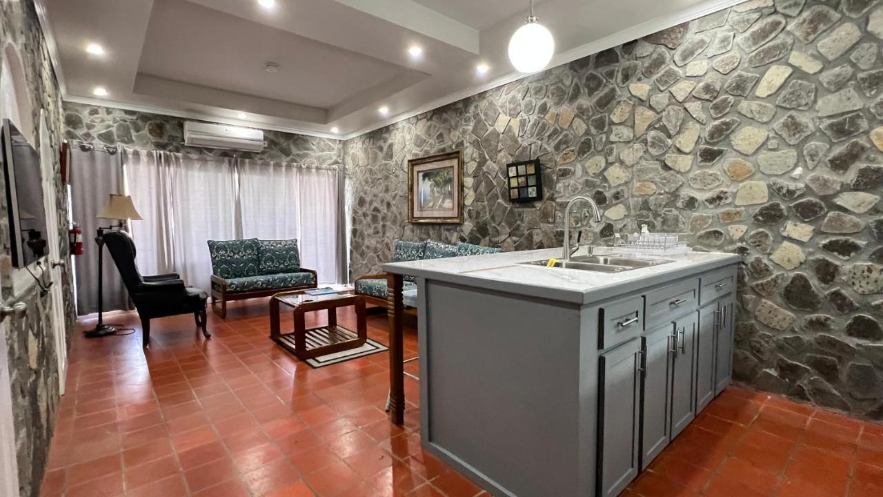 Stonetrail Villas Arnos Vale Extérieur photo
