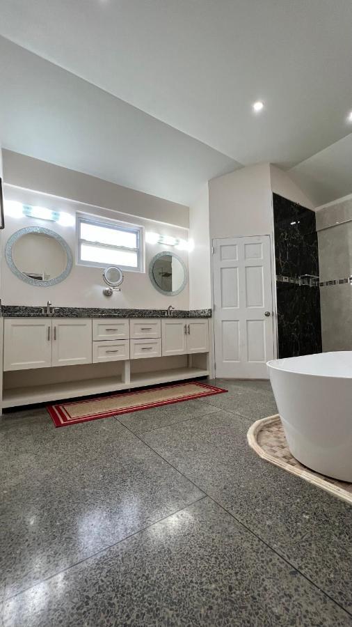 Stonetrail Villas Arnos Vale Extérieur photo