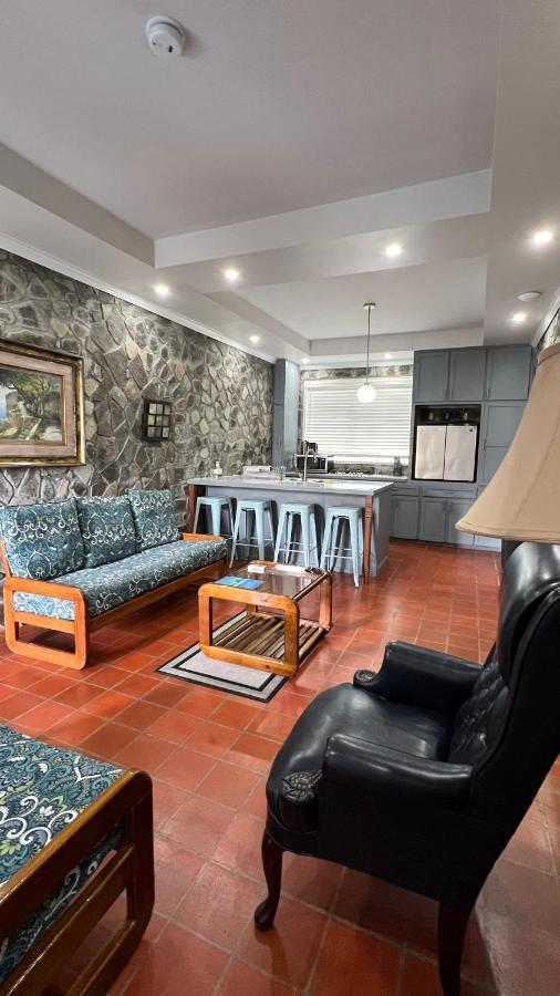 Stonetrail Villas Arnos Vale Extérieur photo