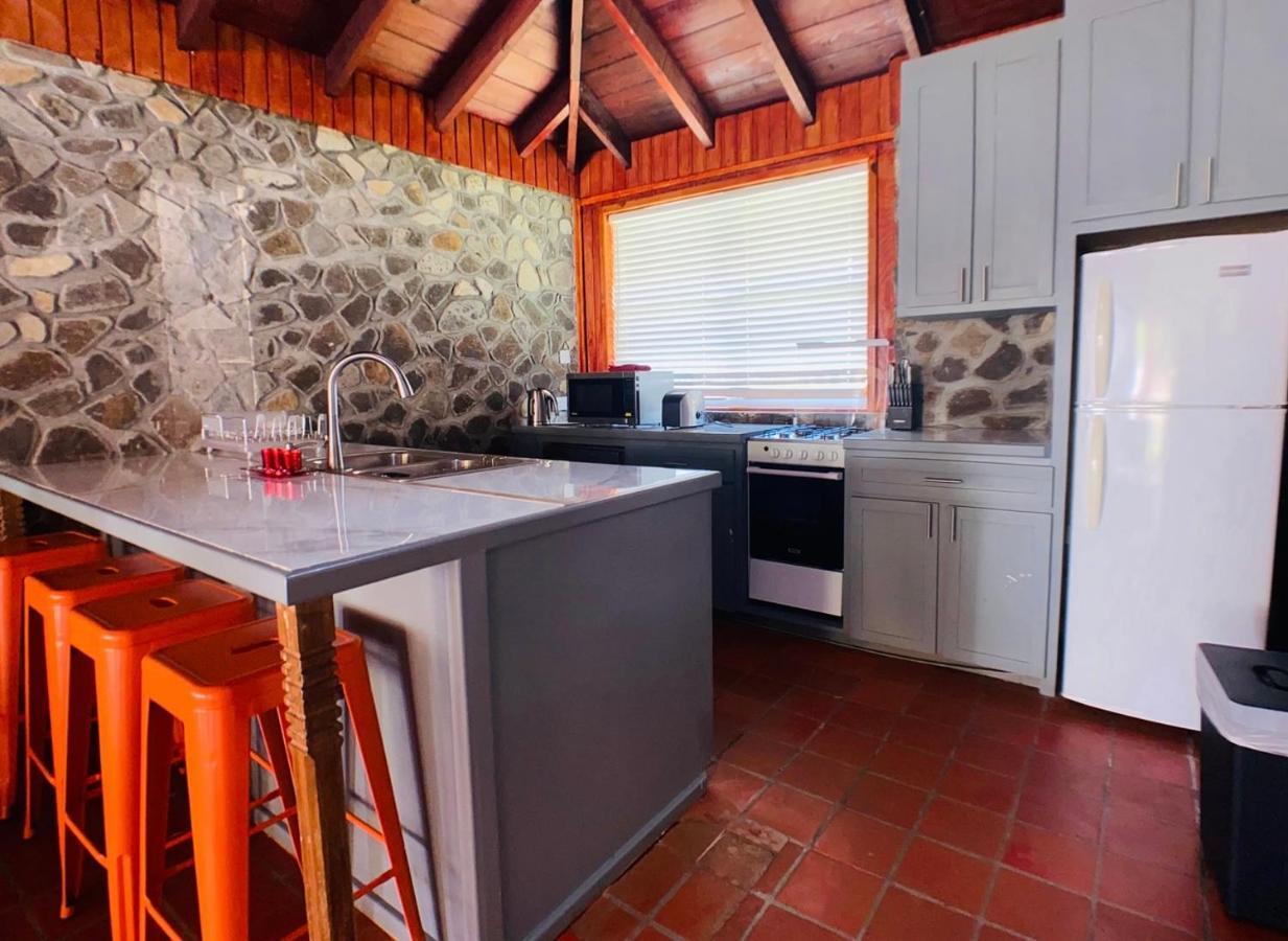 Stonetrail Villas Arnos Vale Extérieur photo